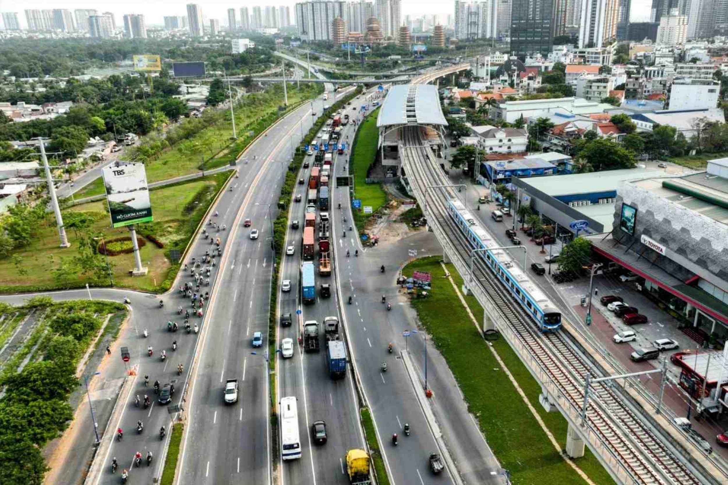 75% hàng hoá vẫn được vận chuyển qua đường bộ