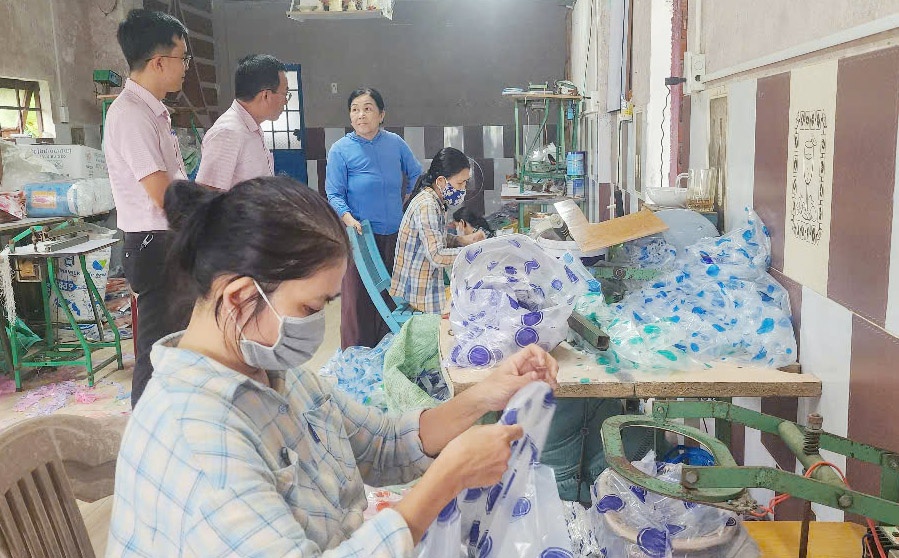 Các HTX, tổ hợp tác, cơ sở sản xuất xử lý triệt để những tồn đọng, cải thiện và đáp ứng các điều kiện cần thiết để tiếp cận nguồn vốn tín dụng ngân hàng. 