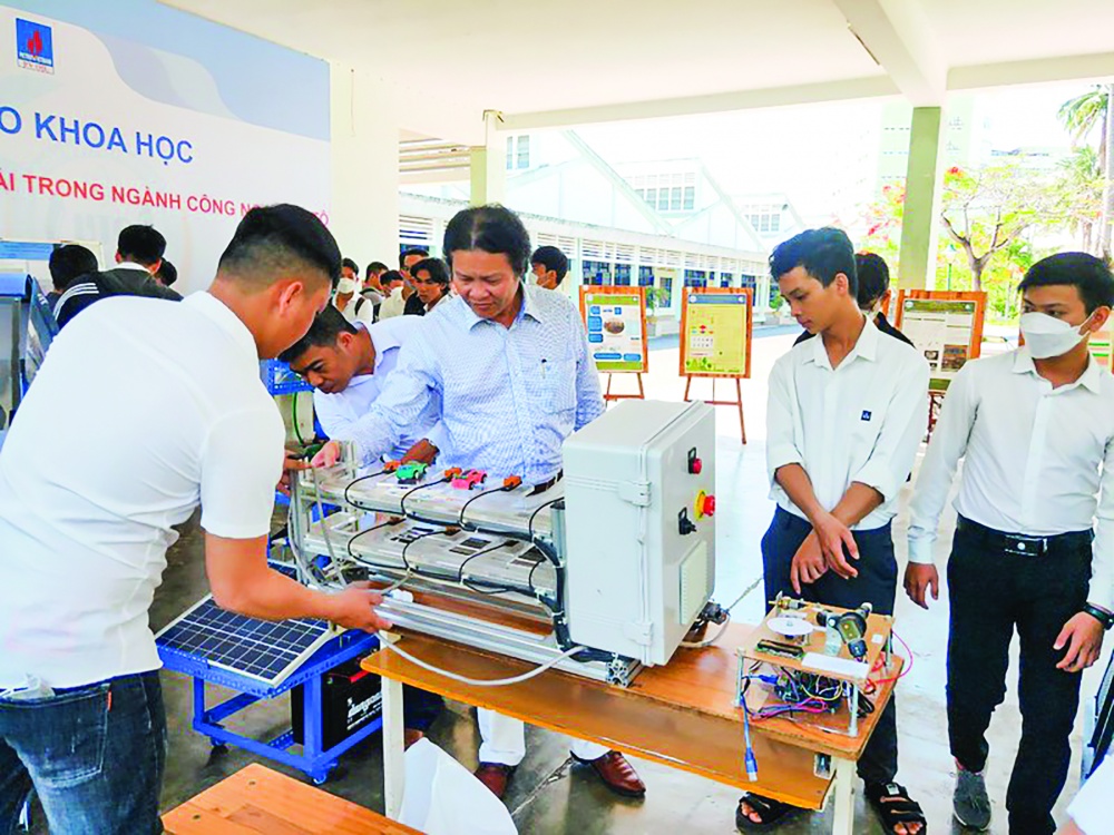 Việc hoàn thiện các cơ chế pháp lý, tạo ra môi trường thuận lợi cho doanh nghiệp khởi nghiệp sáng tạo là một nhiệm vụ cấp bách