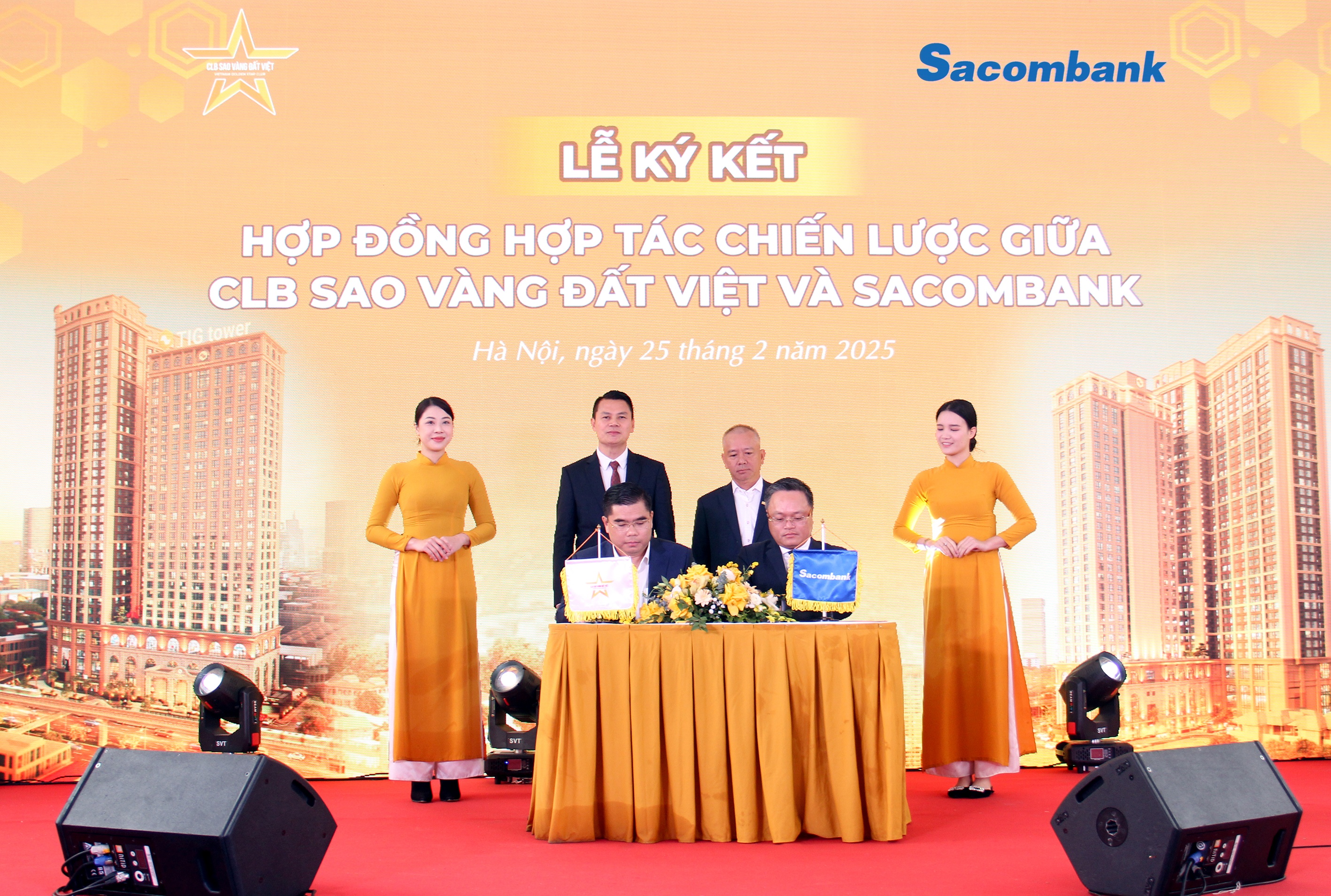 Sacombank và Câu lạc bộ Sao Vàng Đất Việt ký kết hợp tác chiến lược