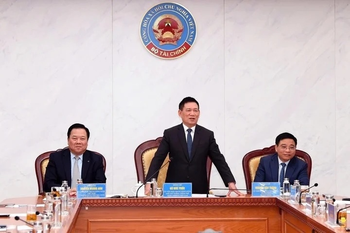 Phó Thủ tướng Hồ Đức Phớc phát biểu tại lễ chuyển giao Phó Thủ tướng Hồ Đức Phớc phát biểu tại lễ chuyển giao