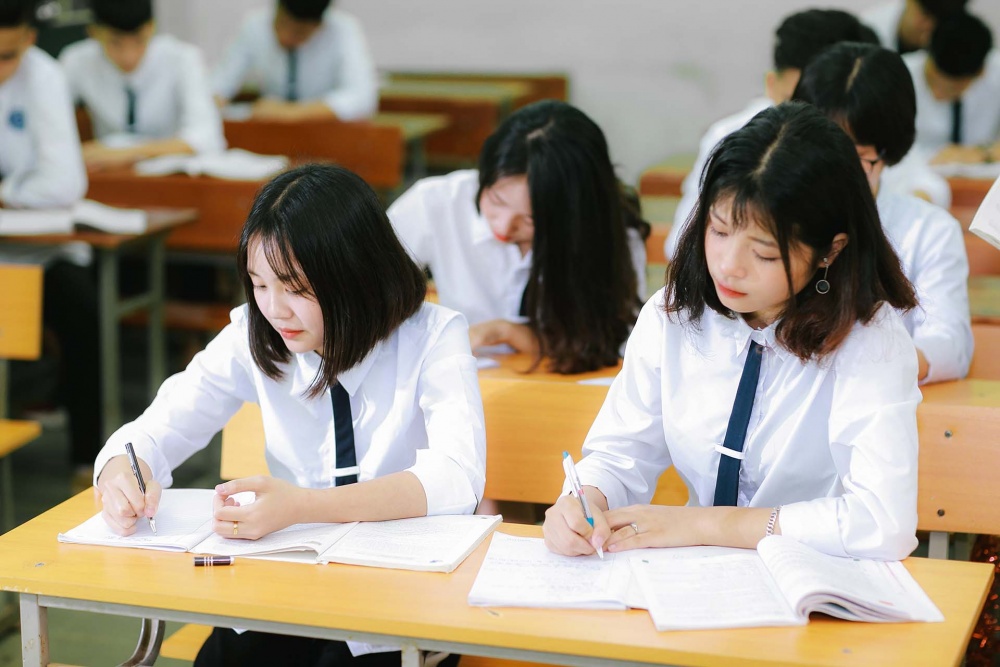 Miễn học phí cho học sinh công lập toàn quốc