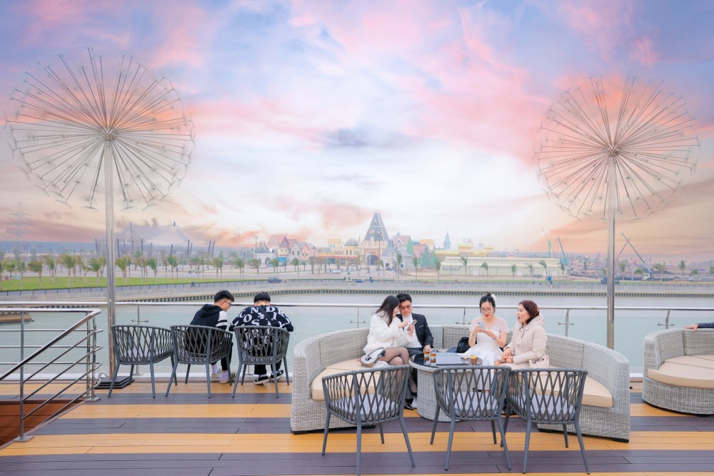 Trải nghiệm sống, vui chơi giải trí tại Vinhomes Royal Island ngày càng đa dạng nhờ vào tiện ích mới liên tục ra mắt
