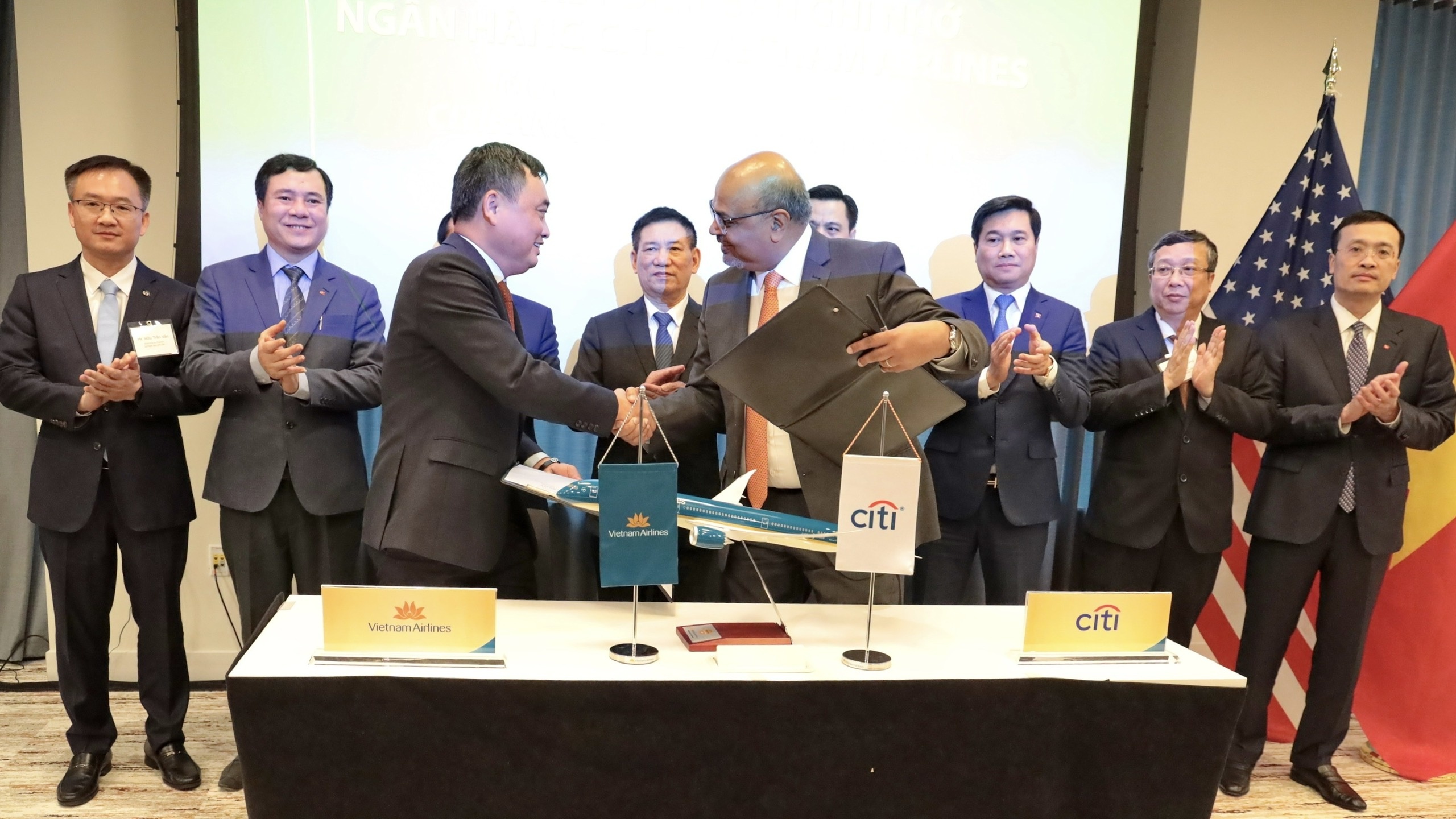nhằm tăng cường năng lực cạnh tranh, hiện đại hóa đội bay và bắt kịp xu hướng phát triển của ngành hàng không toàn cầu.