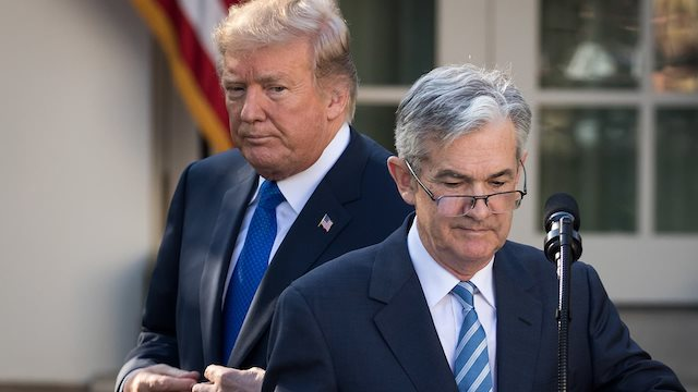 Ông Trump lại chỉ trích Chủ tịch Fed vì không giảm lãi suất
