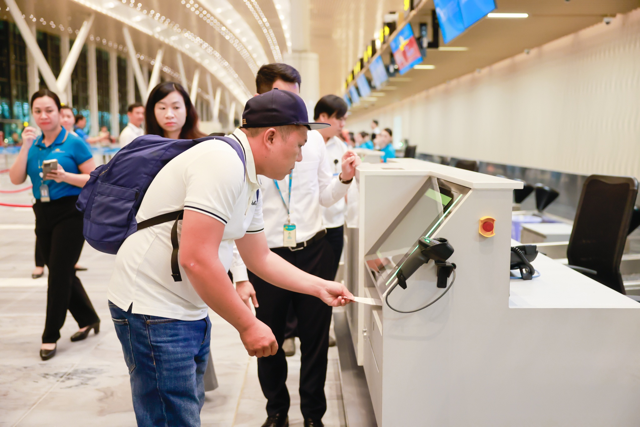 Hành khách check in online để gửi hàng