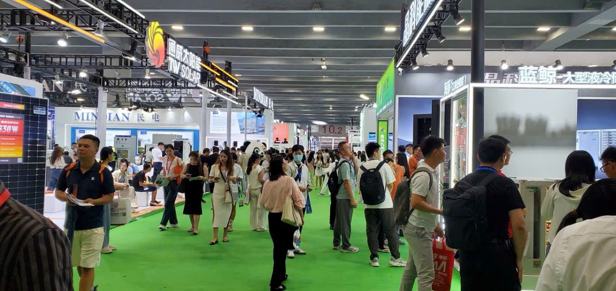 Hà Nội "nóng" lên với Triển lãm và Diễn đàn Năng lượng Việt - Trung - ASEAN