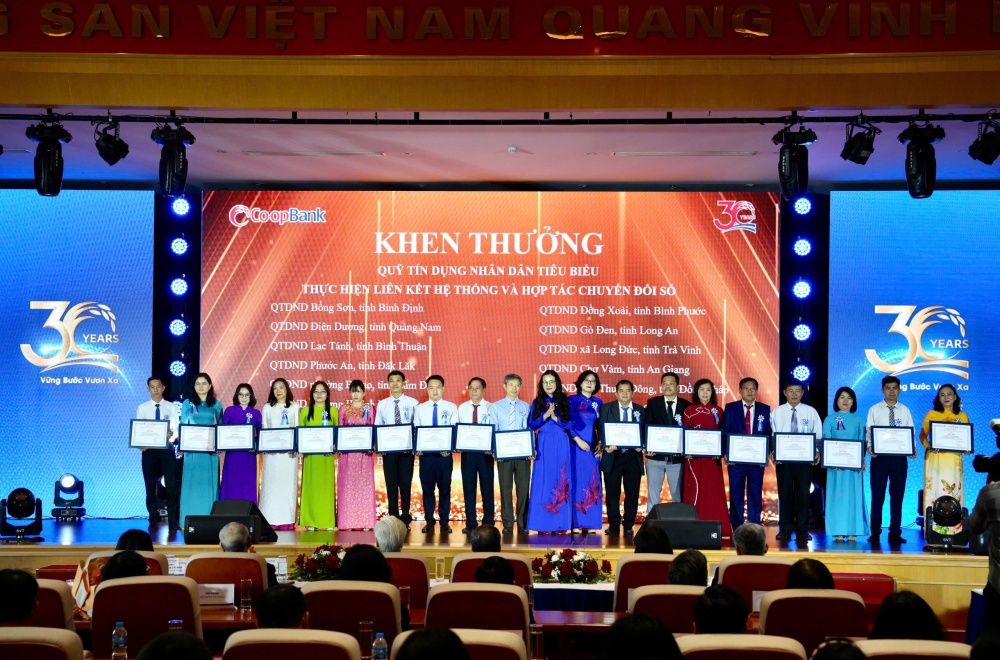 Co-opbank: Khát vọng trở thành ngân hàng hàng đầu trong lĩnh vực tài chính vi mô vì cộng đồng Co-opbank: Khát vọng trở thành ngân hàng hàng đầu trong lĩnh vực tài chính vi mô vì cộng đồng