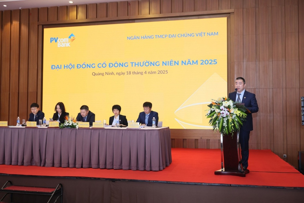 Ông Đặng Thế Hiển, Phó Tổng Giám đốc PVcomBank báo cáo kết quả kinh doanh 2024 và kế hoạch 2025 Ông Đặng Thế Hiển, Phó Tổng Giám đốc PVcomBank báo cáo kết quả kinh doanh 2024 và kế hoạch 2025