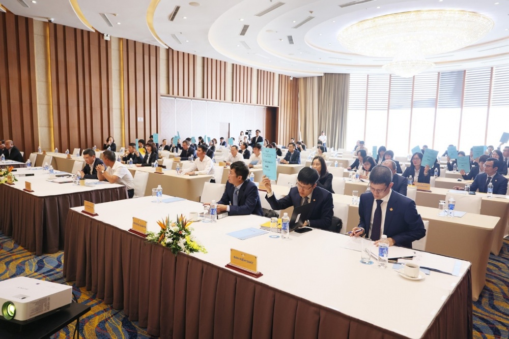 Kết thúc đại hội, các nội dung trình bày đã được các cổ đông thông qua với tỷ lệ gần như tuyệt đối Kết thúc đại hội, các nội dung trình bày đã được các cổ đông thông qua với tỷ lệ gần như tuyệt đối
