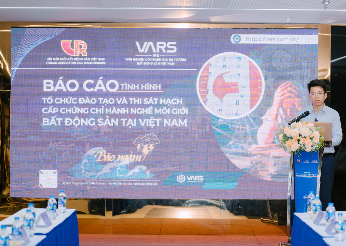 Ông Nguyễn Mạnh Quỳnh - Phó Tổng Thư ký Hội Môi giới Bất động sản Việt Nam phát biểu Ông Nguyễn Mạnh Quỳnh - Phó Tổng Thư ký Hội Môi giới Bất động sản Việt Nam phát biểu