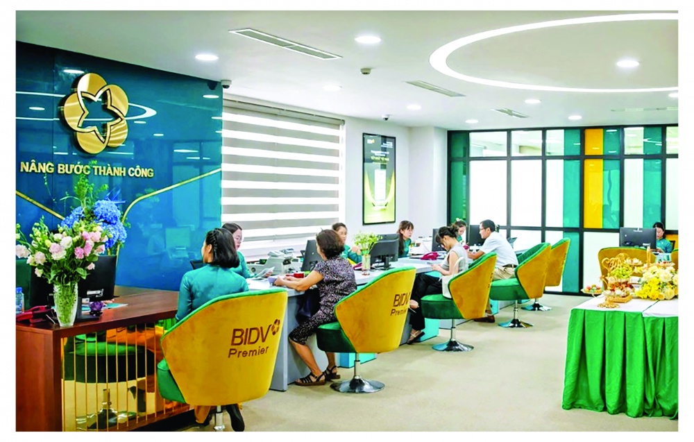 Không gian giao dịch theo hướng hiện đại, lấy khách hàng làm trung tâm đang được nhiều ngân hàng đầu tư xây dựng, đổi mới