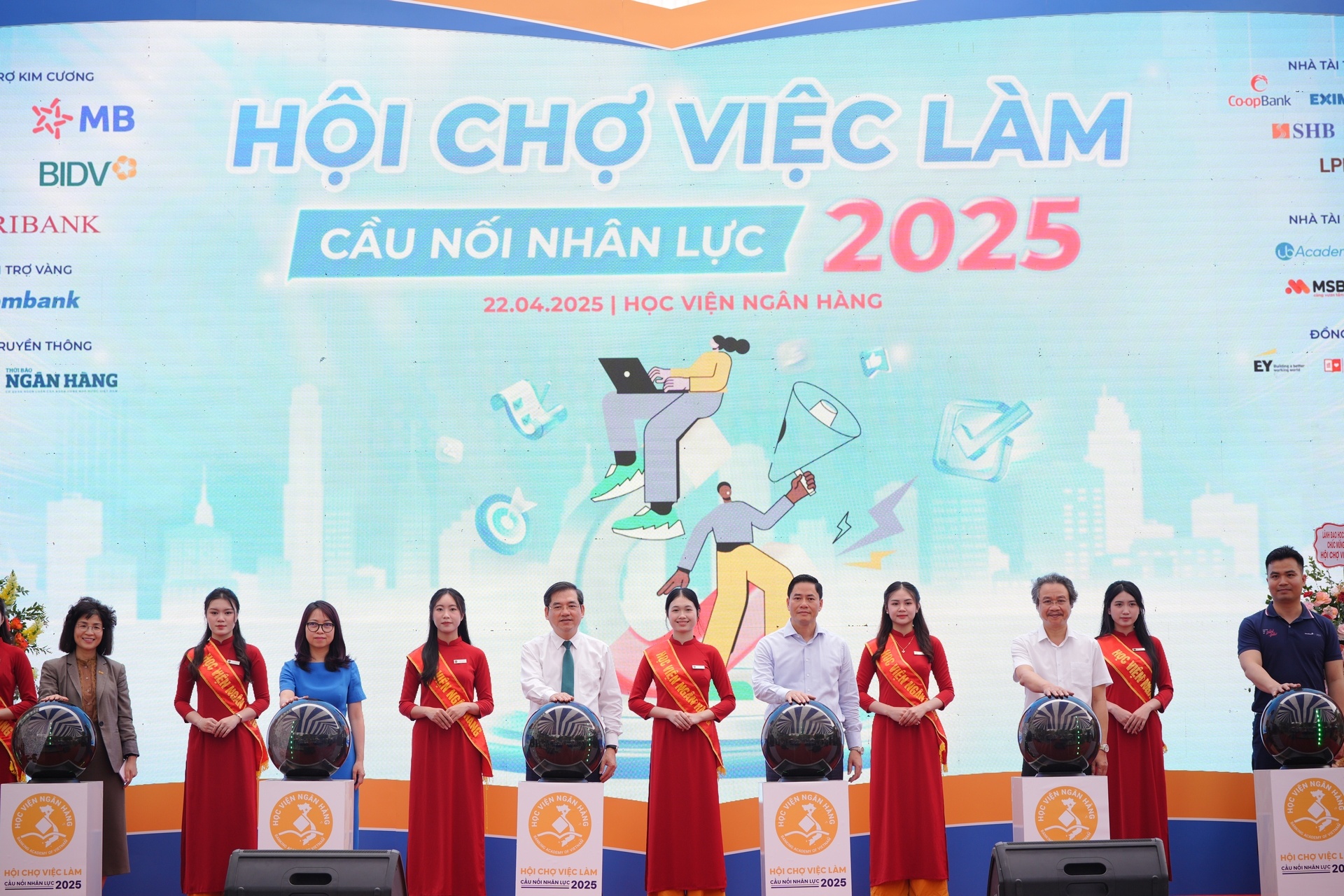 Cầu nối nhân lực 2025: Kết nối ước mơ, chạm tới tương lai Cầu nối nhân lực 2025: Kết nối ước mơ, chạm tới tương lai
