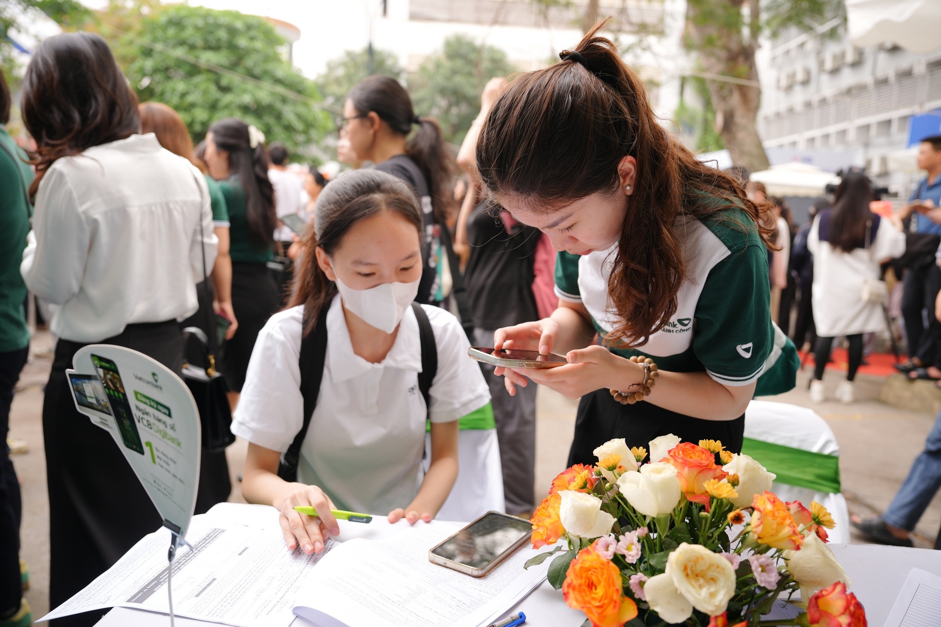 Cầu nối nhân lực 2025: Kết nối ước mơ, chạm tới tương lai Cầu nối nhân lực 2025: Kết nối ước mơ, chạm tới tương lai