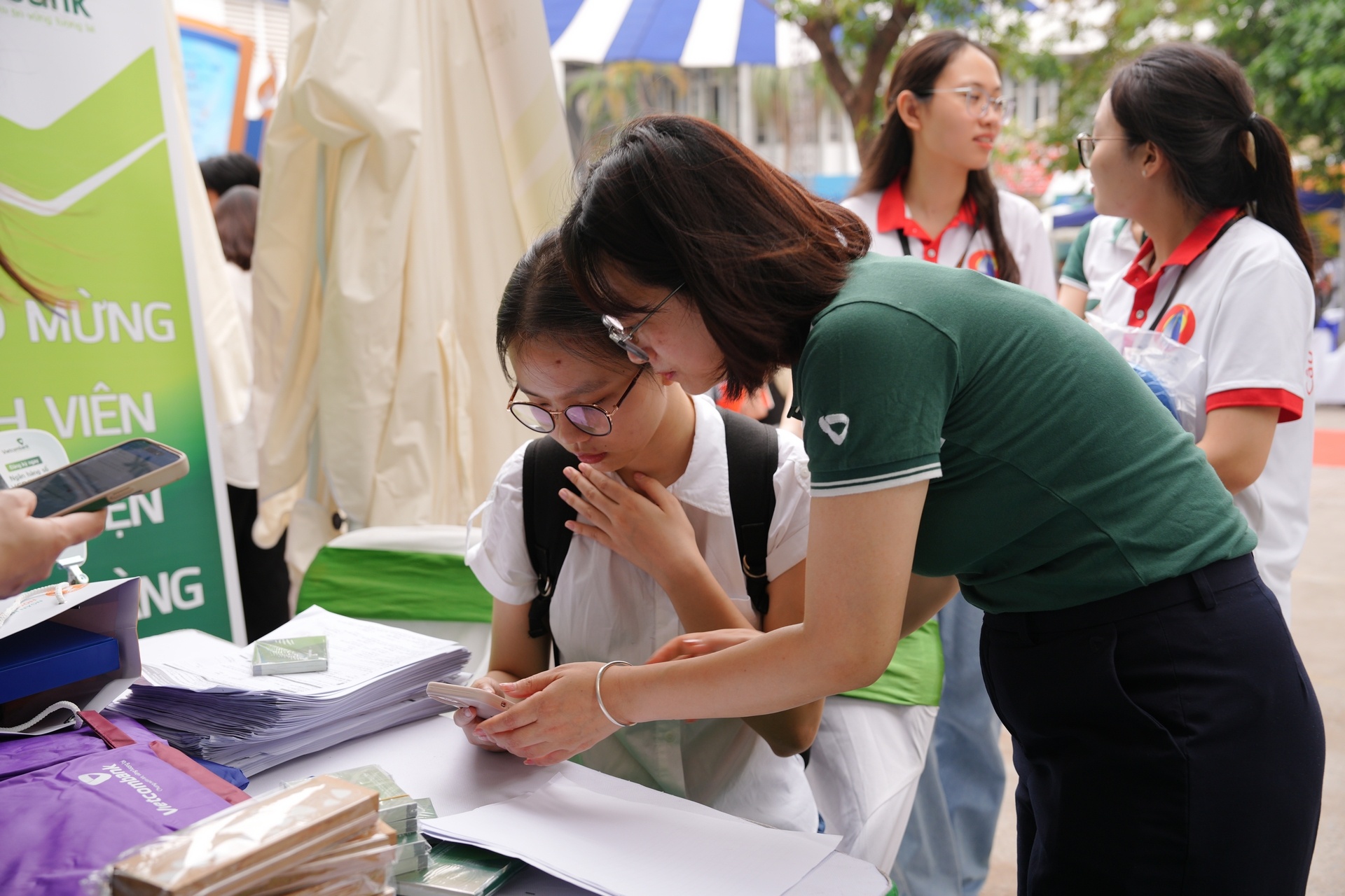 Cầu nối nhân lực 2025: Kết nối ước mơ, chạm tới tương lai Cầu nối nhân lực 2025: Kết nối ước mơ, chạm tới tương lai