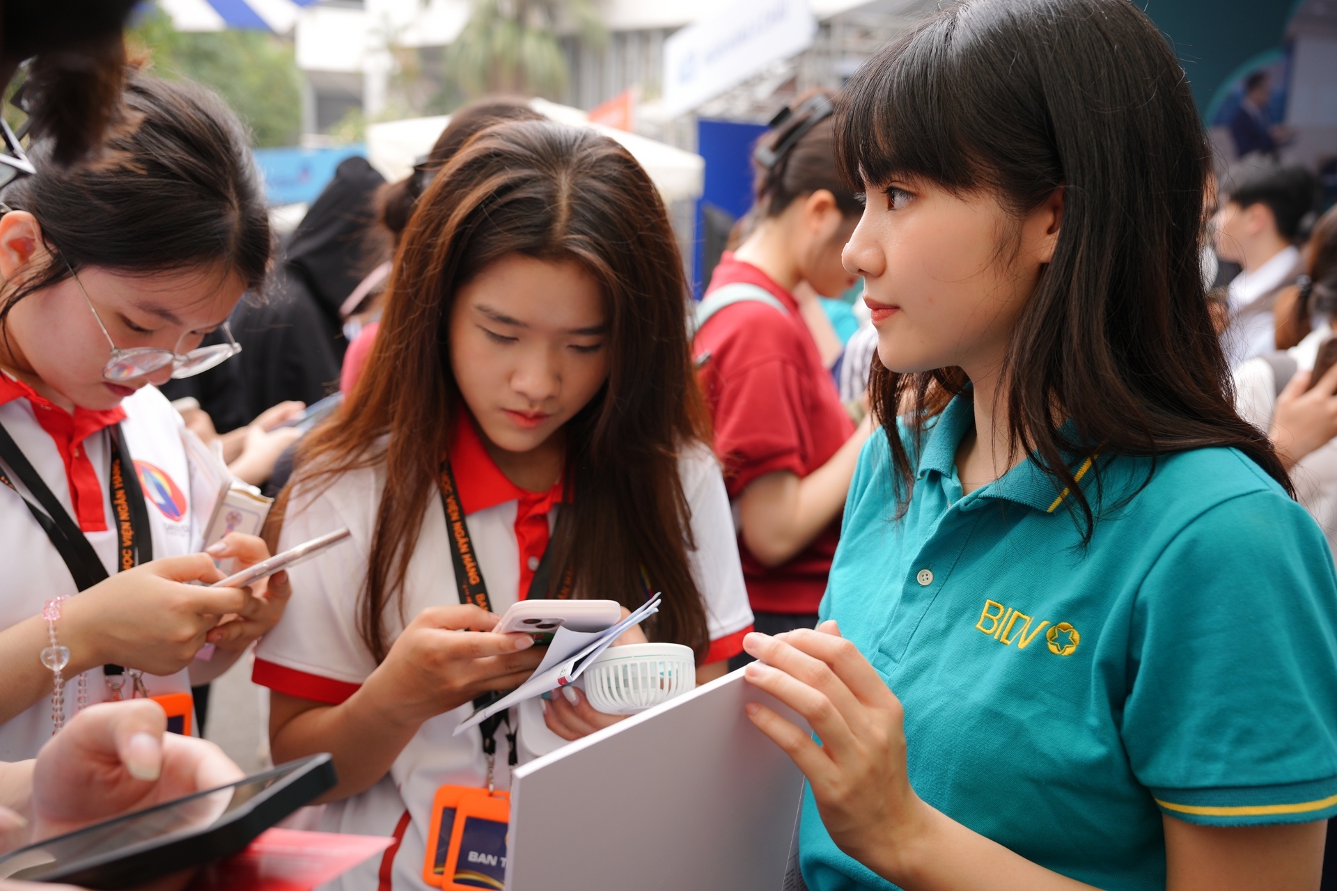 Cầu nối nhân lực 2025: Kết nối ước mơ, chạm tới tương lai Cầu nối nhân lực 2025: Kết nối ước mơ, chạm tới tương lai