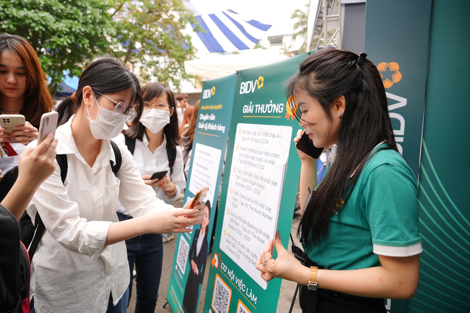 Cầu nối nhân lực 2025: Kết nối ước mơ, chạm tới tương lai Cầu nối nhân lực 2025: Kết nối ước mơ, chạm tới tương lai
