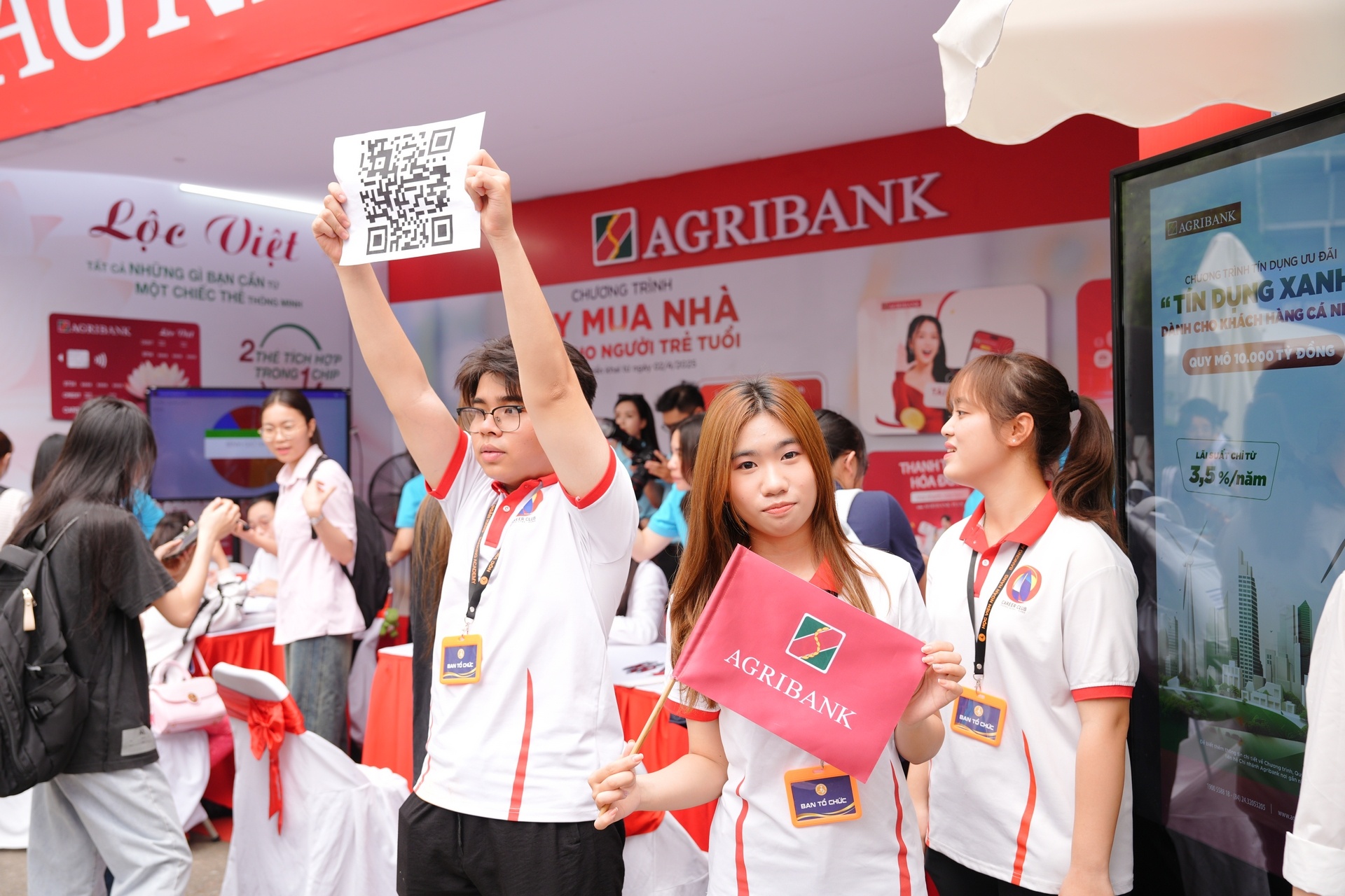 Cầu nối nhân lực 2025: Kết nối ước mơ, chạm tới tương lai Cầu nối nhân lực 2025: Kết nối ước mơ, chạm tới tương lai