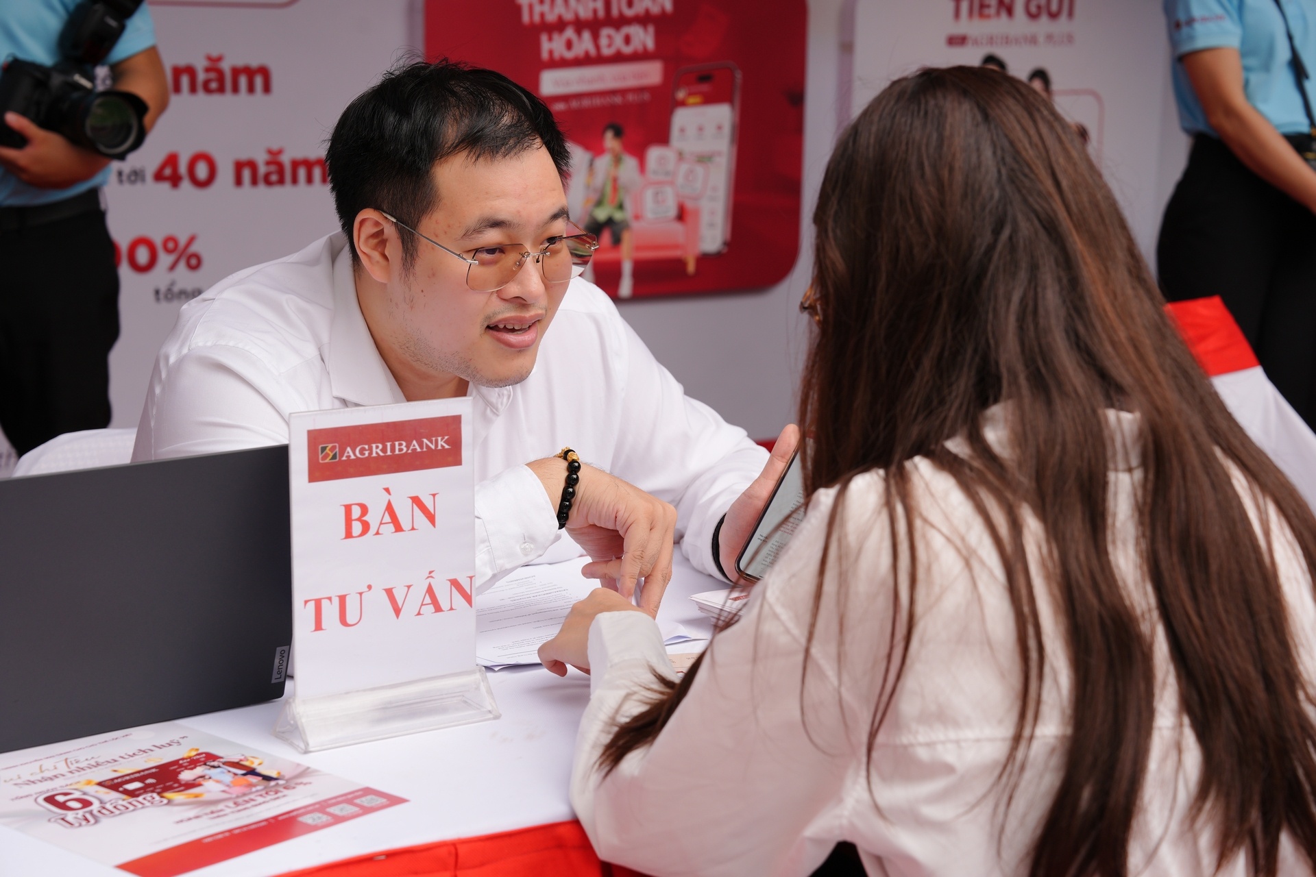 Cầu nối nhân lực 2025: Kết nối ước mơ, chạm tới tương lai Cầu nối nhân lực 2025: Kết nối ước mơ, chạm tới tương lai