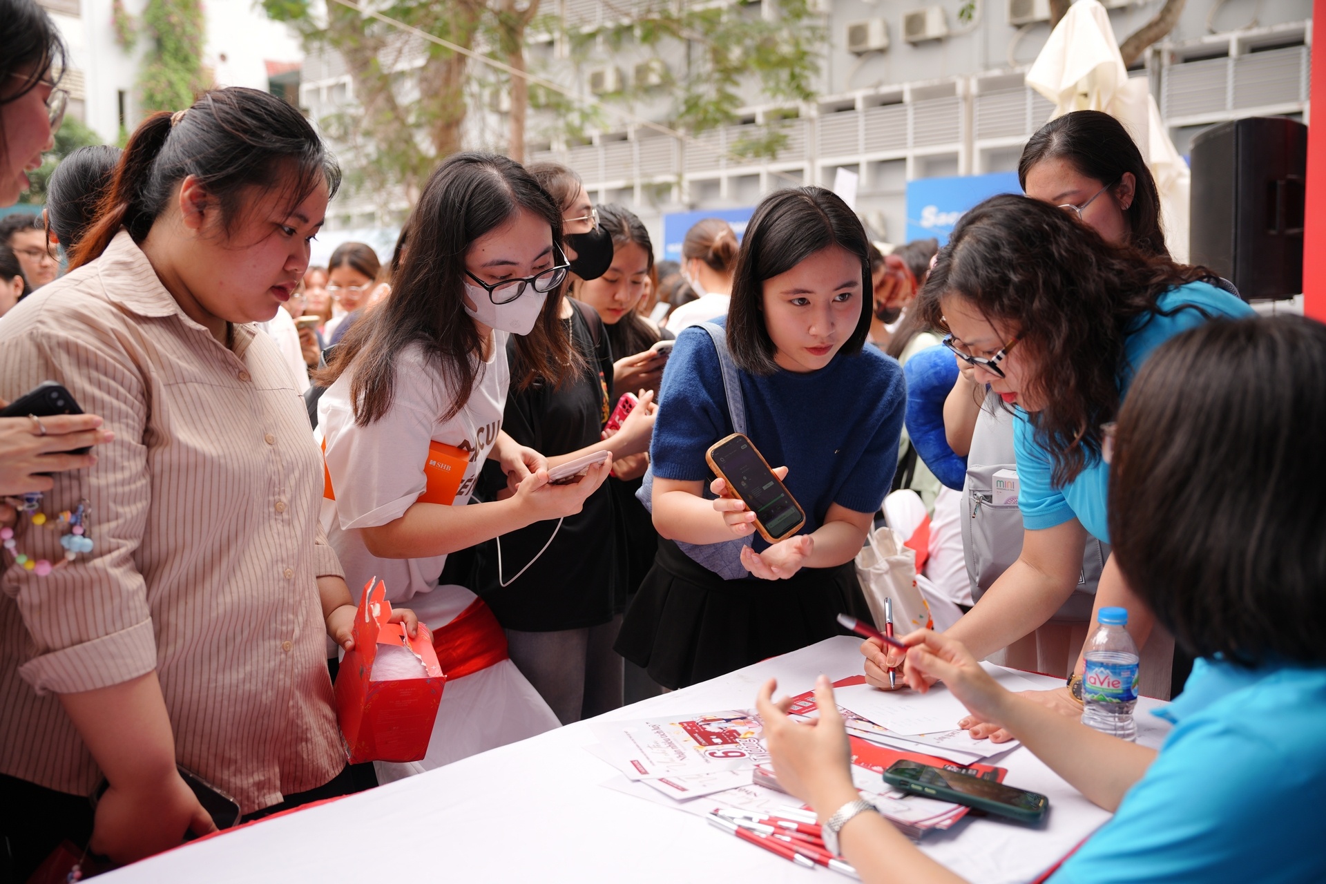 Cầu nối nhân lực 2025: Kết nối ước mơ, chạm tới tương lai Cầu nối nhân lực 2025: Kết nối ước mơ, chạm tới tương lai