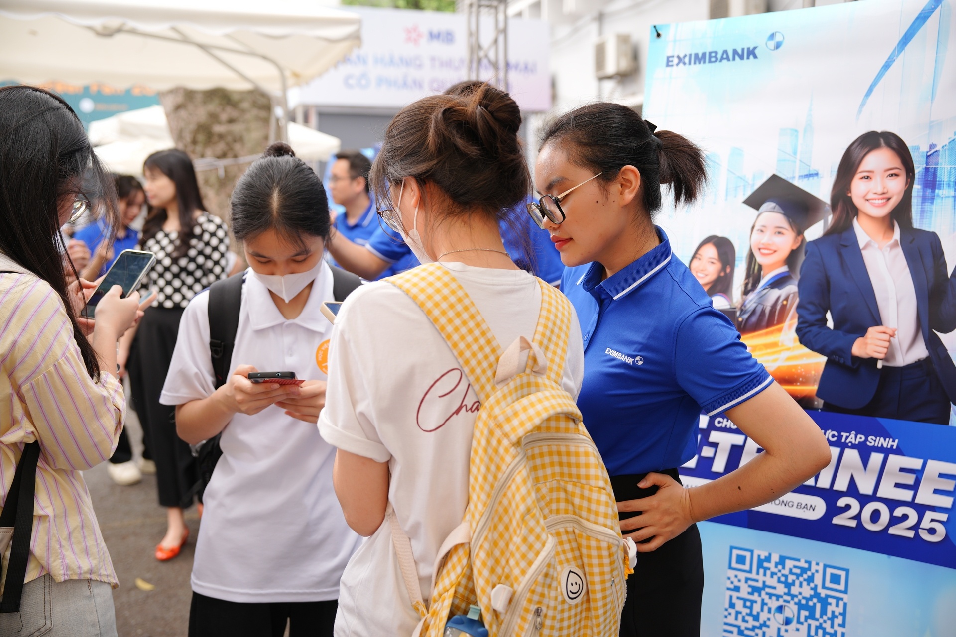 Cầu nối nhân lực 2025: Kết nối ước mơ, chạm tới tương lai Cầu nối nhân lực 2025: Kết nối ước mơ, chạm tới tương lai