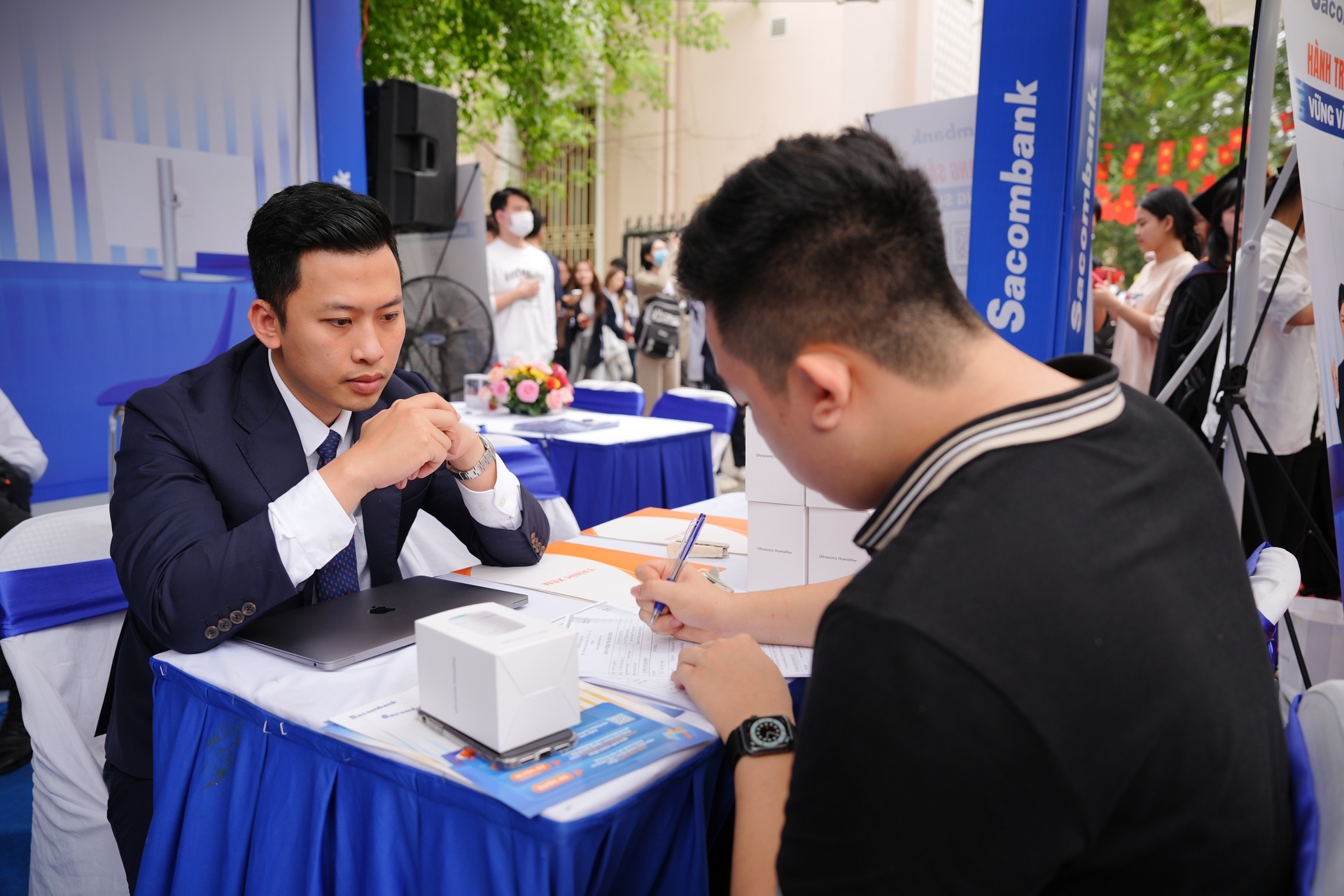 Cầu nối nhân lực 2025: Kết nối ước mơ, chạm tới tương lai Cầu nối nhân lực 2025: Kết nối ước mơ, chạm tới tương lai