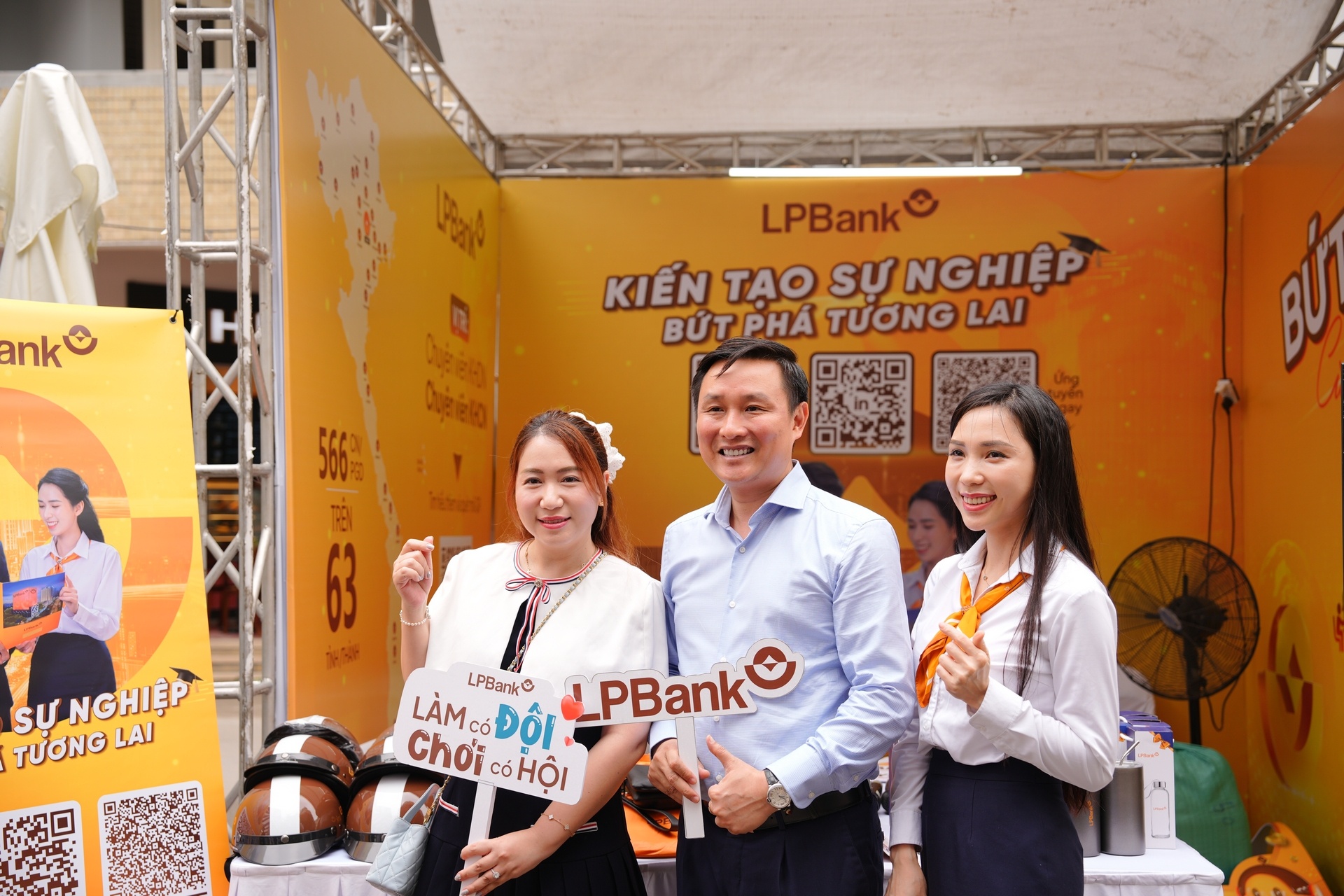 Cầu nối nhân lực 2025: Kết nối ước mơ, chạm tới tương lai Cầu nối nhân lực 2025: Kết nối ước mơ, chạm tới tương lai