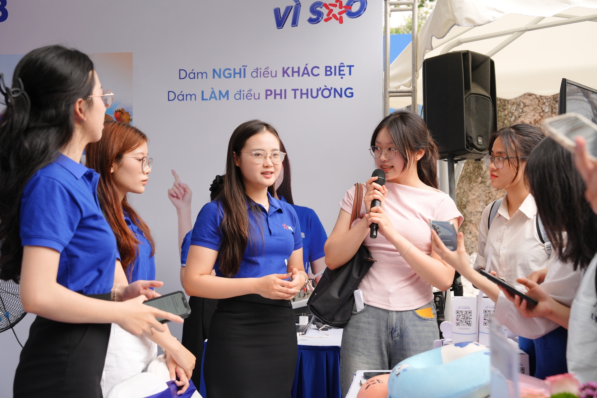 Cầu nối nhân lực 2025: Kết nối ước mơ, chạm tới tương lai Cầu nối nhân lực 2025: Kết nối ước mơ, chạm tới tương lai