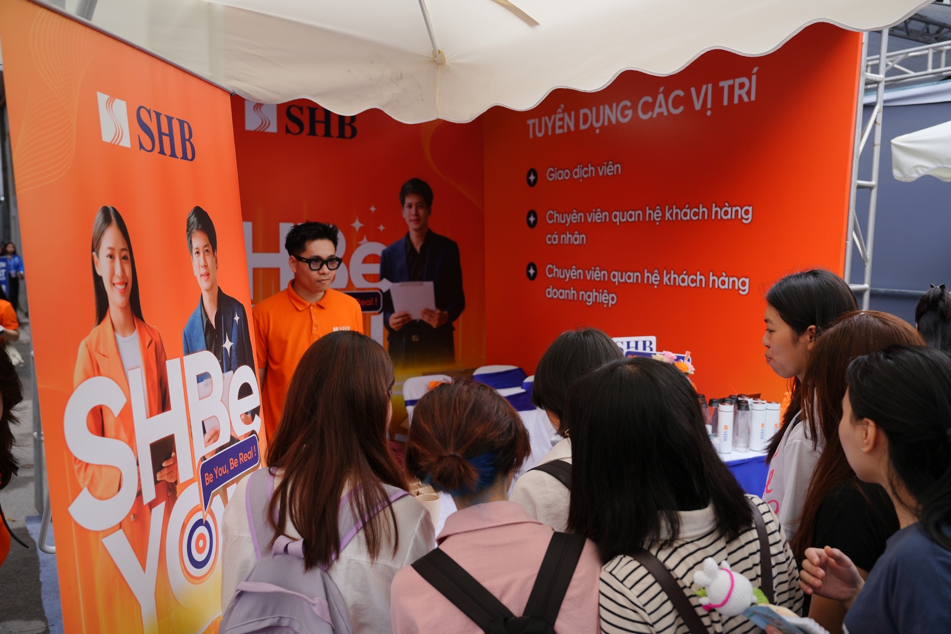 Cầu nối nhân lực 2025: Kết nối ước mơ, chạm tới tương lai Cầu nối nhân lực 2025: Kết nối ước mơ, chạm tới tương lai