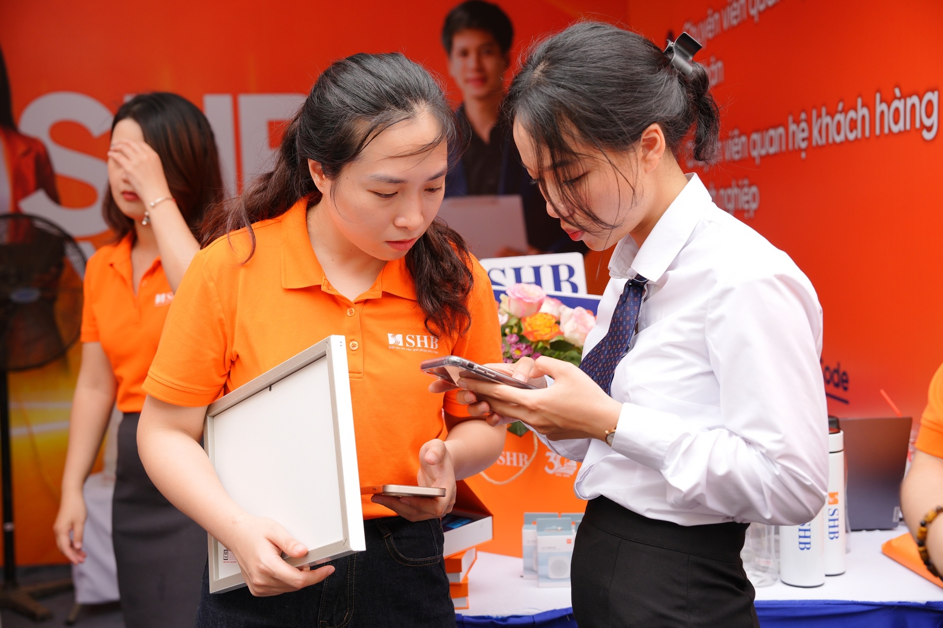 Cầu nối nhân lực 2025: Kết nối ước mơ, chạm tới tương lai Cầu nối nhân lực 2025: Kết nối ước mơ, chạm tới tương lai
