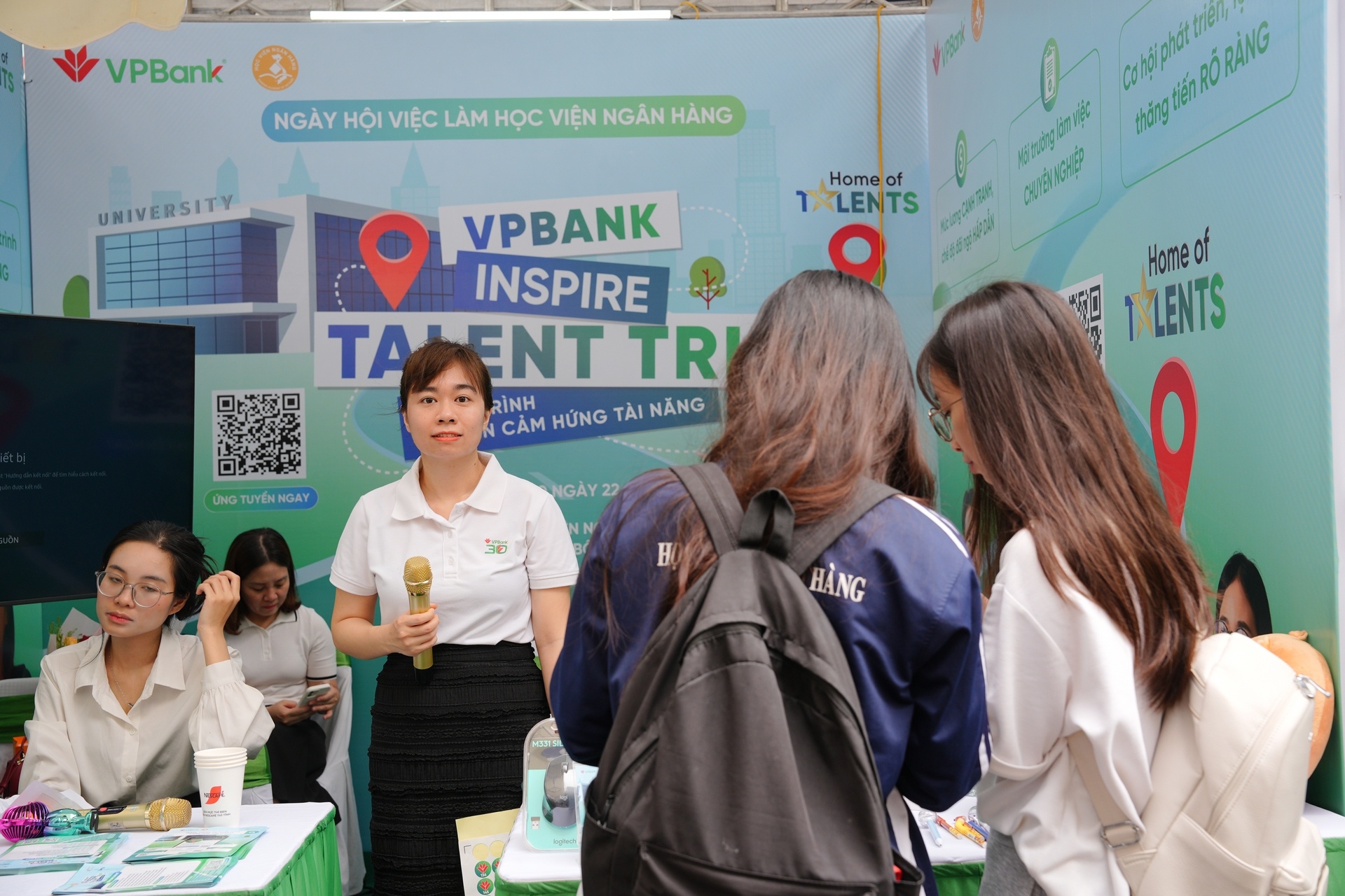 Cầu nối nhân lực 2025: Kết nối ước mơ, chạm tới tương lai Cầu nối nhân lực 2025: Kết nối ước mơ, chạm tới tương lai