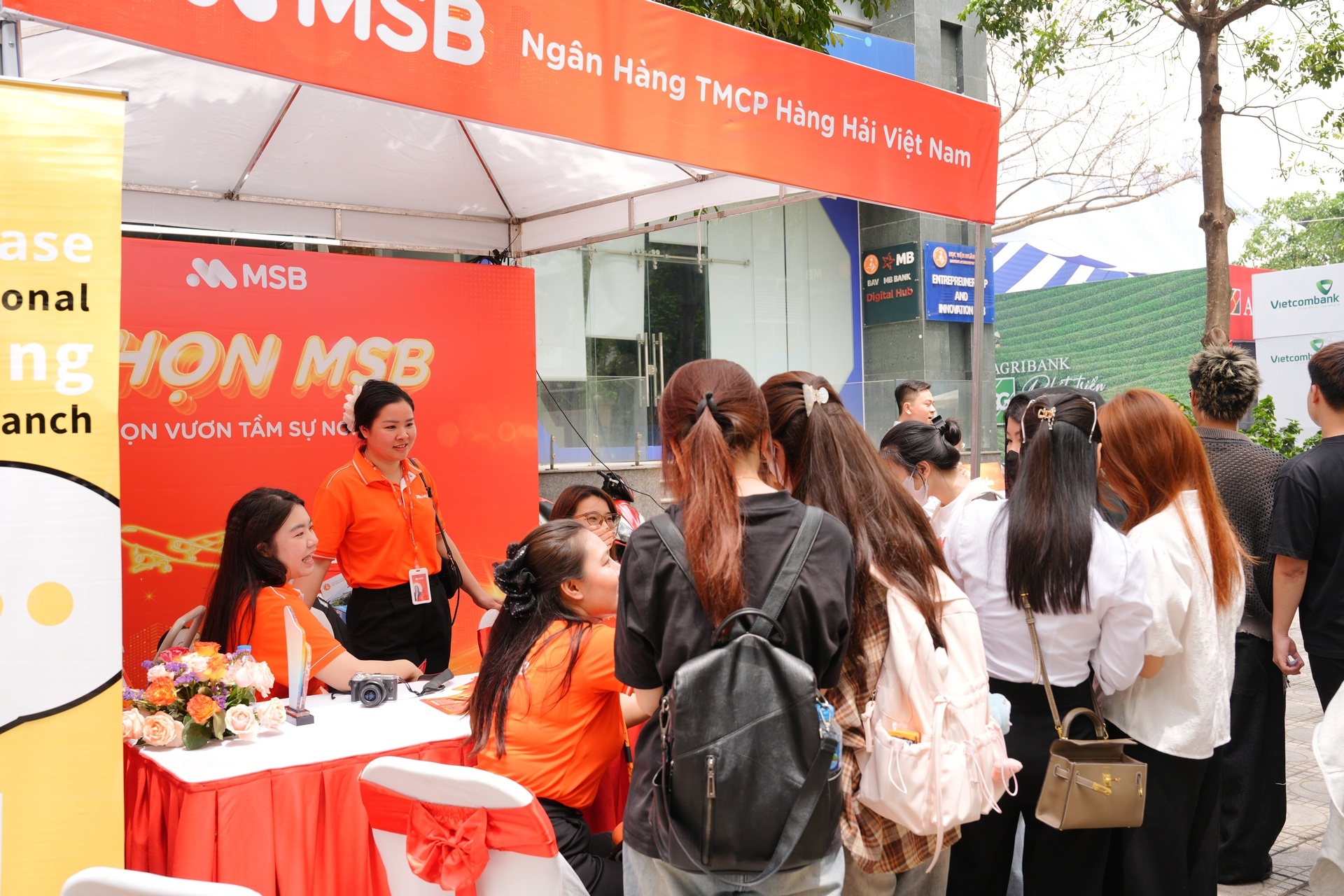 Cầu nối nhân lực 2025: Kết nối ước mơ, chạm tới tương lai Cầu nối nhân lực 2025: Kết nối ước mơ, chạm tới tương lai