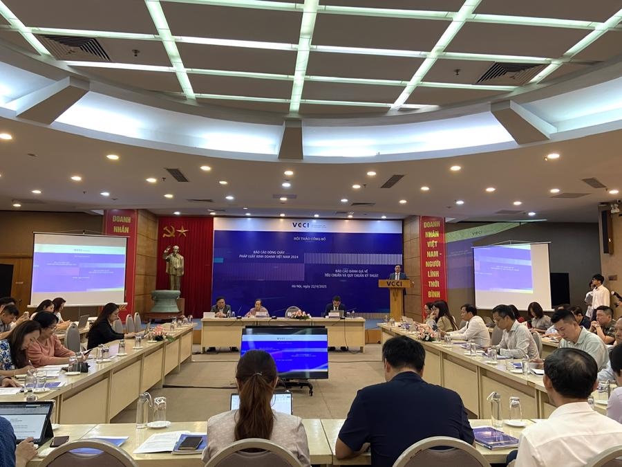 VCCI công bố Báo cáo dòng chảy pháp luật kinh doanh 2024. VCCI công bố Báo cáo dòng chảy pháp luật kinh doanh 2024.