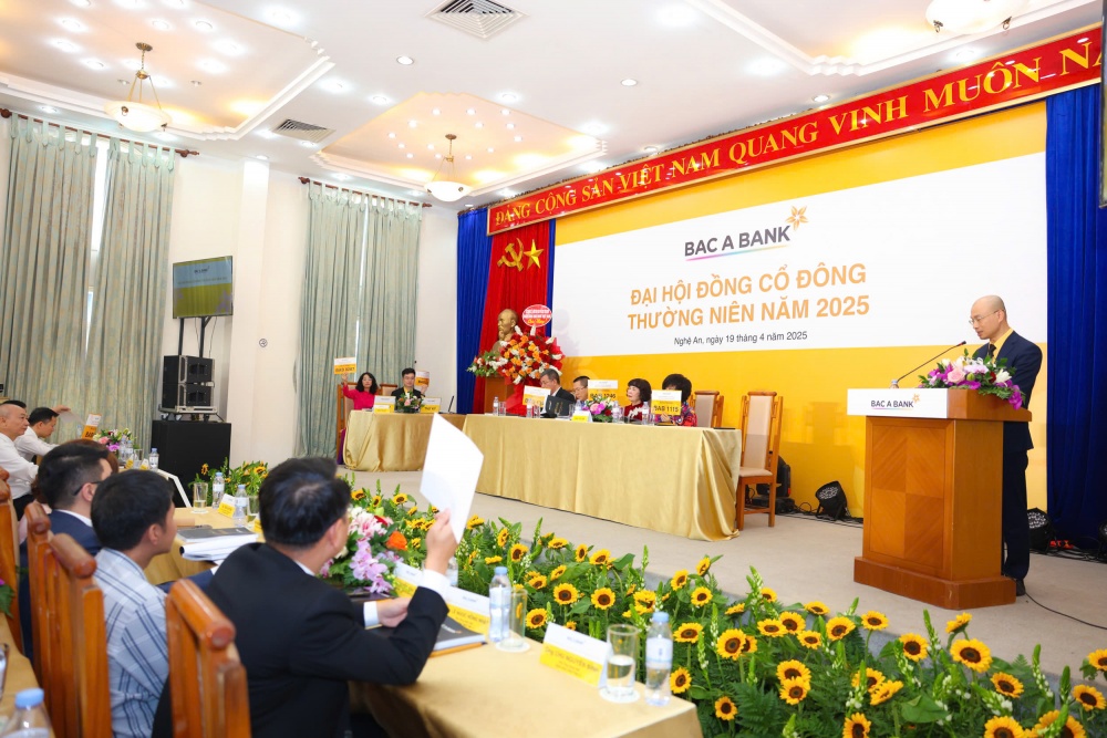Ban Điều hành BAC A BANK nhất trí cao với định hướng xuyên suốt là xây dựng và phát triển ngân hàng theo hướng đa năng Ban Điều hành BAC A BANK nhất trí cao với định hướng xuyên suốt là xây dựng và phát triển ngân hàng theo hướng đa năng