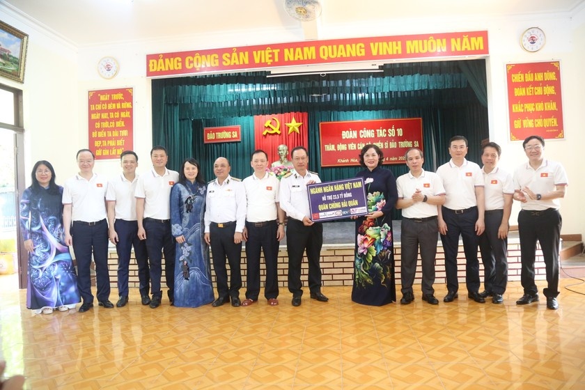 Trường Sa - Biển đảo Tổ quốc trong trái tim người làm ngân hàng Trường Sa - Biển đảo Tổ quốc trong trái tim người làm ngân hàng