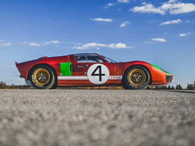 Ford GT40 Mk II 1966: “Tượng đài” đua xe được đấu giá hơn 13 triệu USD
