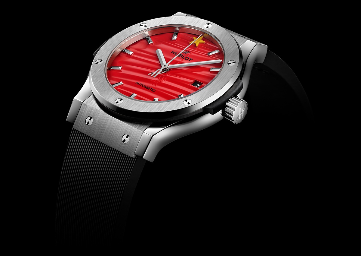 https://cdn.thoibaonganhang.vn/stores/news_dataimages/2025/042025/23/23/hublot-ton-vinh-di-san-viet-voi-phien-ban-gioi-han-danh-rieng-cho-thi-truong-viet-nam-20250423235517.jpg?rt=20250423235522