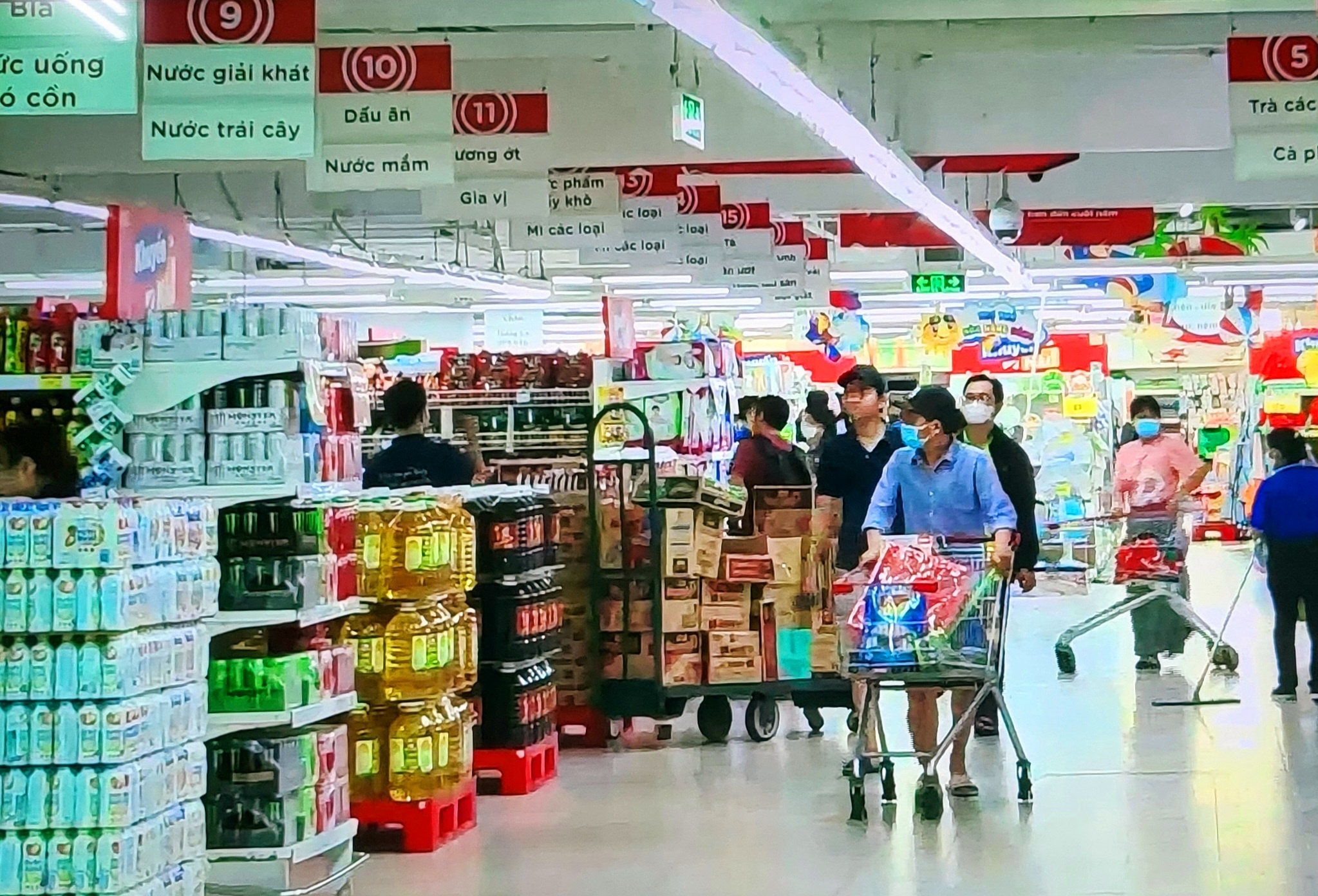 dịp nghỉ lễ 30/4 – 1/5 trở thành “thời điểm vàng” để các doanh nghiệp triển khai hàng loạt chương trình khuyến mãi, kích cầu tiêu dùng nhằm khai thác tối đa tiềm năng của thị trường 100 triệu dân.