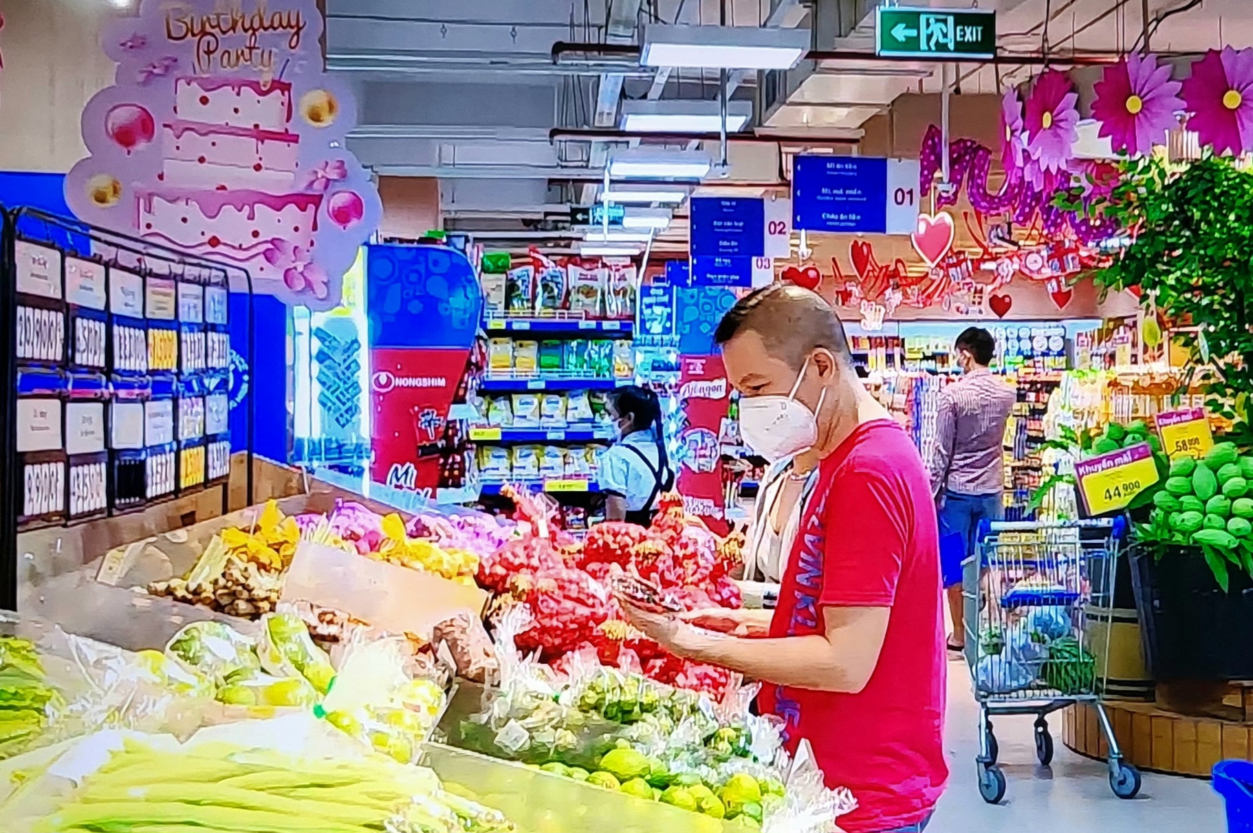 tỷ lệ người tiêu dùng tin tưởng và ưu tiên hàng Việt Nam đạt trên 85%, tăng gần 20% so với cách đây 10 năm. 