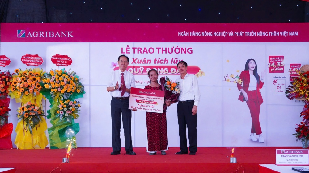 Agribank trao giải Đặc biệt trị 1 tỷ đồng chương trình Tiết kiệm dự thưởng “Xuân tích lũy - Quỹ đong đầy” Agribank trao giải Đặc biệt trị 1 tỷ đồng chương trình Tiết kiệm dự thưởng “Xuân tích lũy - Quỹ đong đầy”