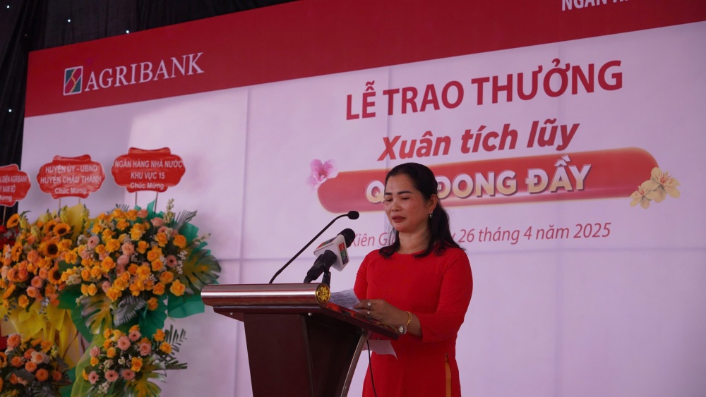 Agribank trao giải Đặc biệt trị 1 tỷ đồng chương trình Tiết kiệm dự thưởng “Xuân tích lũy - Quỹ đong đầy” Agribank trao giải Đặc biệt trị 1 tỷ đồng chương trình Tiết kiệm dự thưởng “Xuân tích lũy - Quỹ đong đầy”