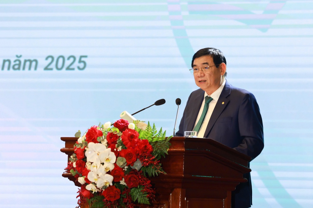 Ông Phan Đức Tú - Bí thư Đảng ủy, Chủ tịch Hội đồng quản trị BIDV khẳng định: Các cá nhân, tập thể điển hình tiên tiến chính là những ngọn cờ tiên phong, là truyền cảm hứng, lan toả mạnh mẽ tinh thần lao động nhiệt huyết, làm đẹp thêm giá trị văn hoá BIDV Ông Phan Đức Tú - Bí thư Đảng ủy, Chủ tịch Hội đồng quản trị BIDV khẳng định: Các cá nhân, tập thể điển hình tiên tiến chính là những ngọn cờ tiên phong, là truyền cảm hứng, lan toả mạnh mẽ tinh thần lao động nhiệt huyết, làm đẹp thêm giá trị văn hoá BIDV