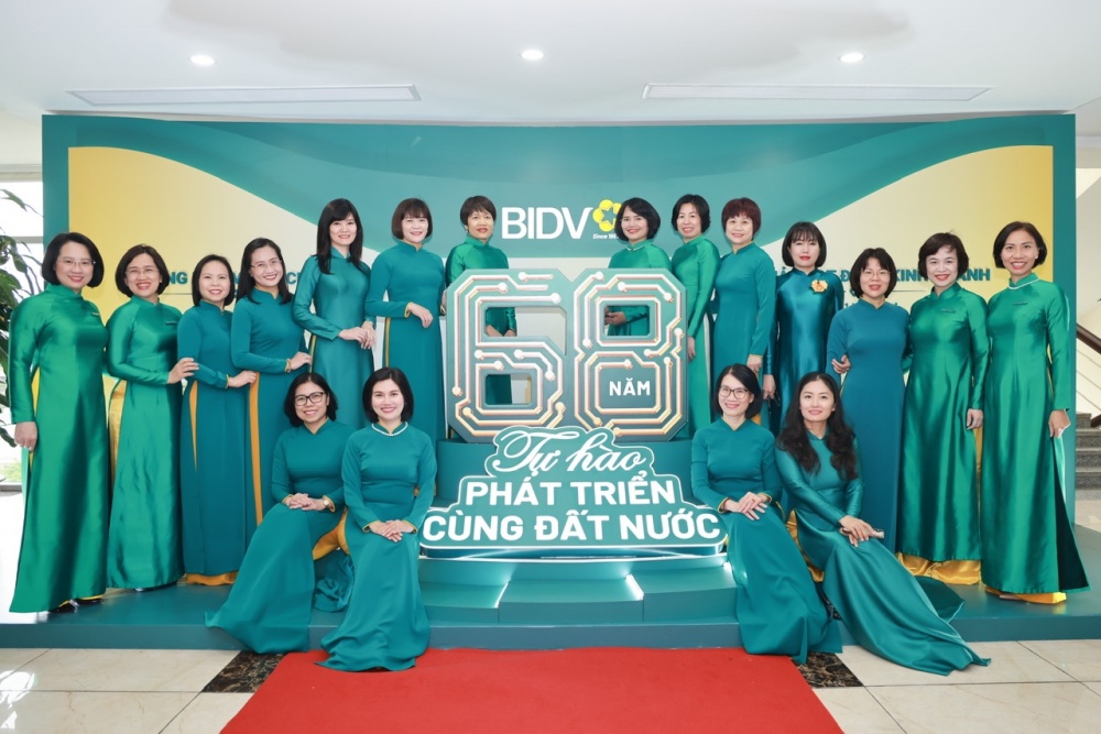 mỗi cán bộ, nhân viên BIDV là một “bông hoa đẹp”, mỗi người là một chiến sĩ thi đua mỗi cán bộ, nhân viên BIDV là một “bông hoa đẹp”, mỗi người là một chiến sĩ thi đua