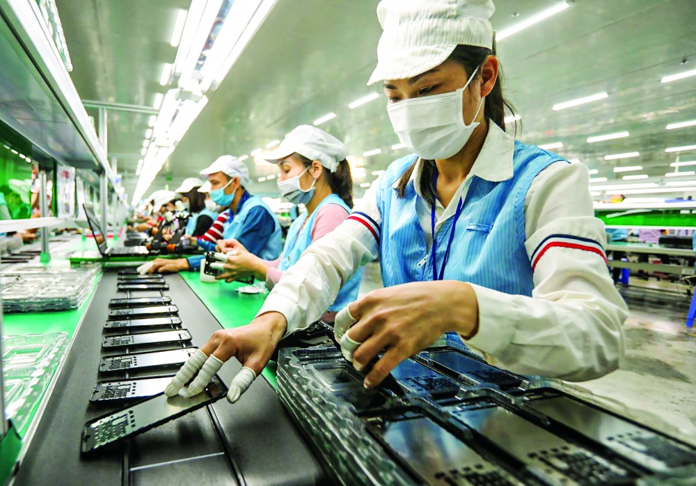 Giữa thương chiến, cổ phiếu ngành nào vẫn tích cực