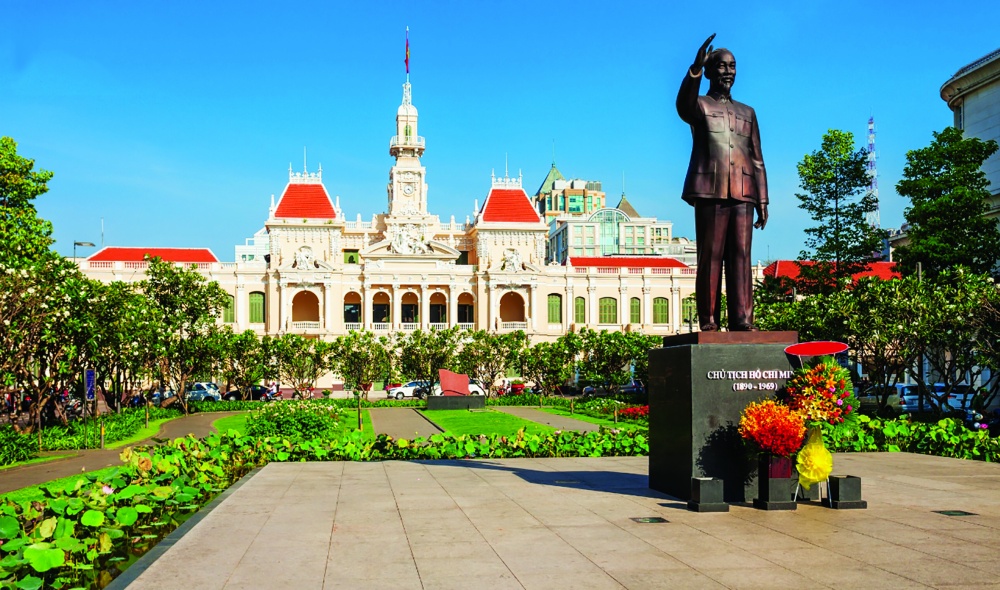 Du lịch lịch sử bùng nổ trong những ngày lễ lớn