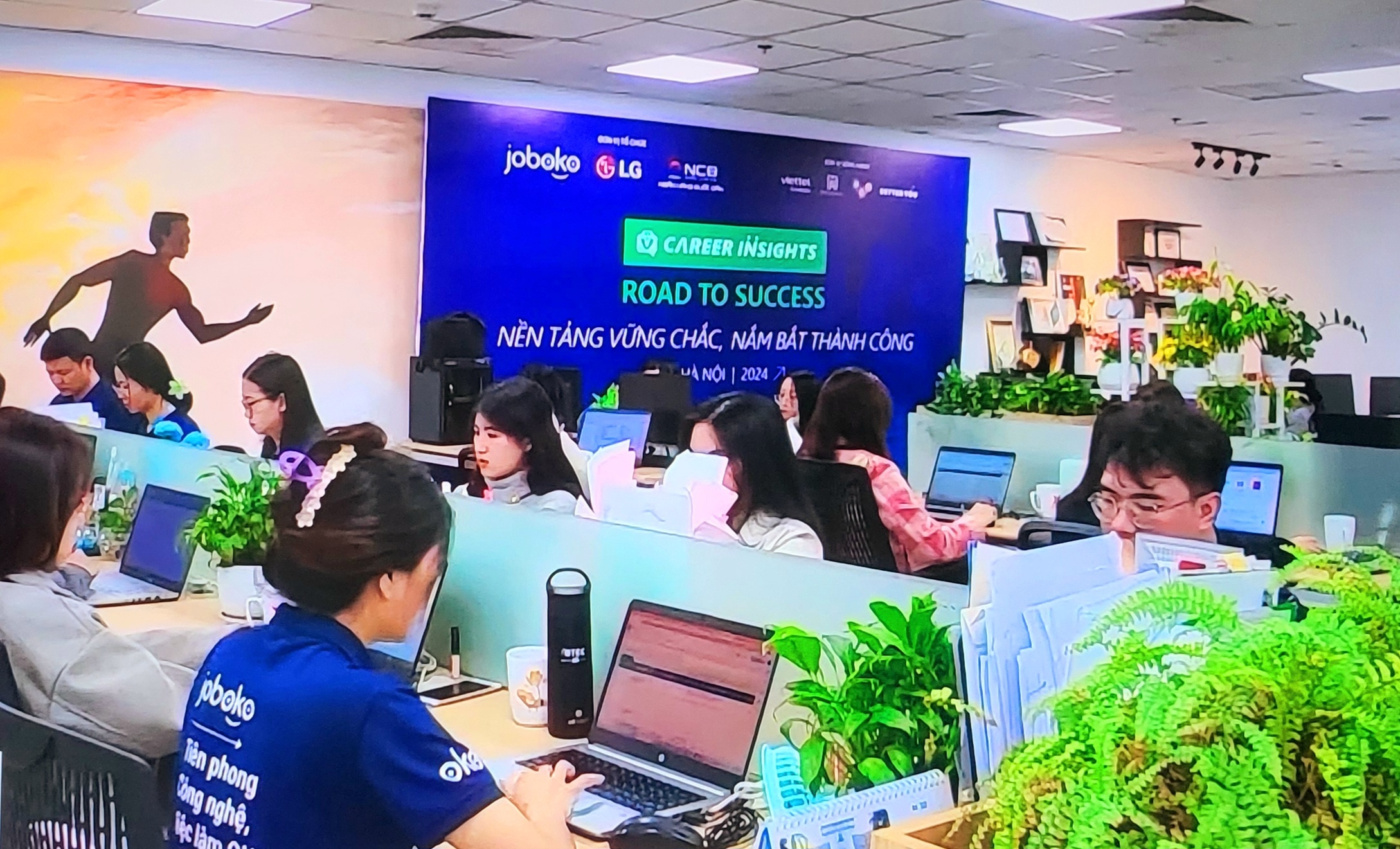 nhiều công ty phụ trợ trong chuỗi cung ứng điện tử cũng mở rộng tuyển dụng nhiều công ty phụ trợ trong chuỗi cung ứng điện tử cũng mở rộng tuyển dụng