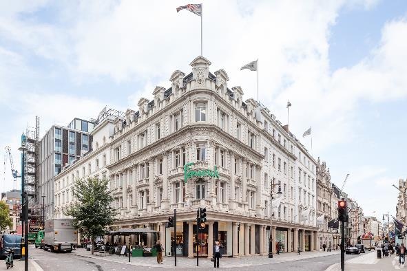 Tòa nhà Fenwick trên phố New Bond được xem là biểu tượng mua sắm của thủ đô London, Anh (link) Tòa nhà Fenwick trên phố New Bond được xem là biểu tượng mua sắm của thủ đô London, Anh (link)