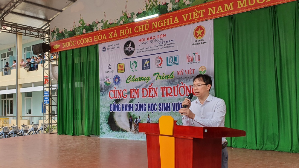 undefined Trao tặng 60 xe đạp cho học sinh vượt khó tại huyện Vị Xuyên