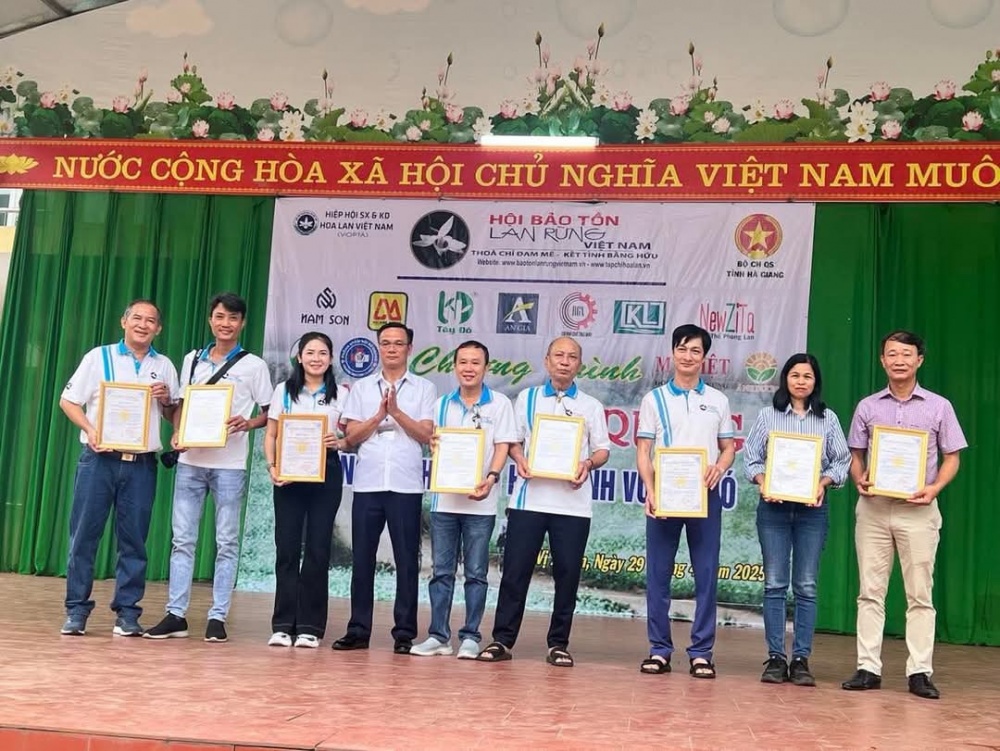 undefined Trao tặng 60 xe đạp cho học sinh vượt khó tại huyện Vị Xuyên