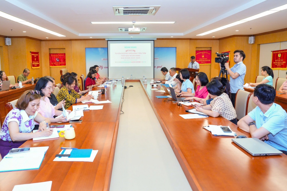 Hội nghị Tuyên dương điển hình tiên tiến Thời báo Ngân hàng giai đoạn 2020-2025 Hội nghị Tuyên dương điển hình tiên tiến Thời báo Ngân hàng giai đoạn 2020-2025